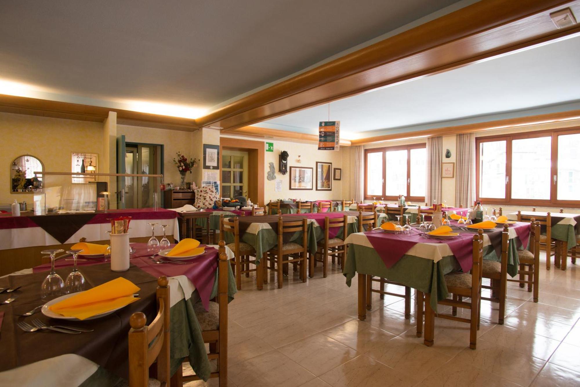 Hotel Pigna D'Oro คีเอซา อิน วัลมาเลนโก ภายนอก รูปภาพ